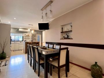 Casa de 5 AMBIENTES en venta