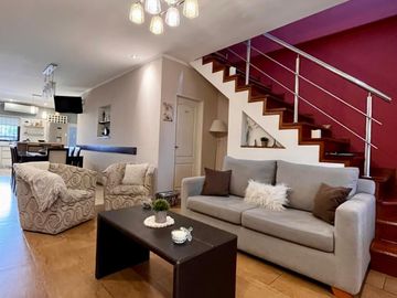 Casa de 5 AMBIENTES en venta