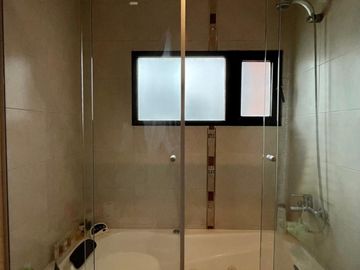 Casa de 5 AMBIENTES en venta