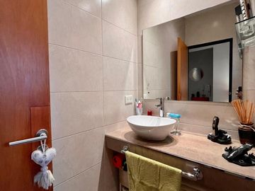 Casa de 5 AMBIENTES en venta