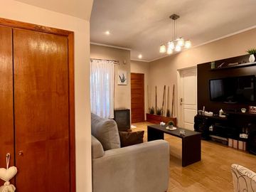 Casa de 5 AMBIENTES en venta