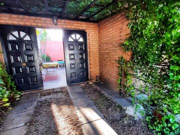 CASA EN VENTA EN LA MEJOR ZONA DE BARRIO JARDIN