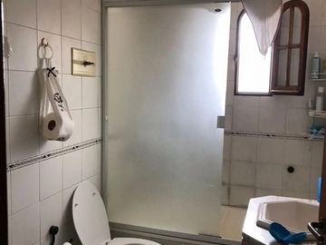 CASA DE 4 AMBIENTES CON PILETA.