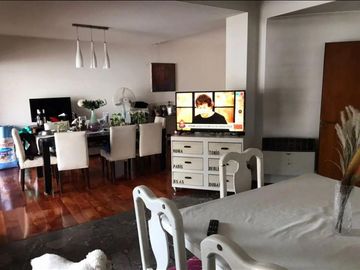 CASA DE 4 AMBIENTES CON PILETA.