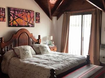 CASA DE 4 AMBIENTES CON PILETA.