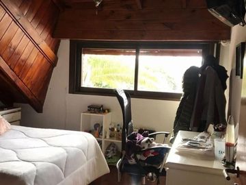 CASA DE 4 AMBIENTES CON PILETA.