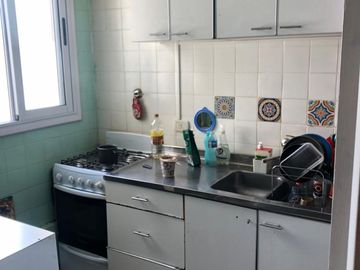 Venta depto 2 amb, lateral.