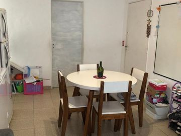Venta depto 2 amb, lateral.