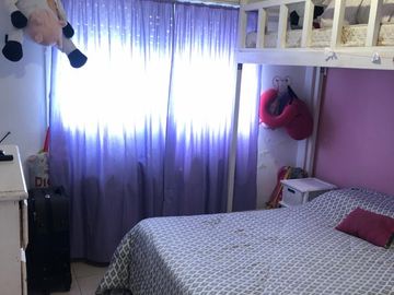 Venta depto 2 amb, lateral.