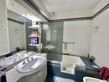 Gran Oportunidad. Casa EN VENTA, Dean Funes 2500, Castelar.