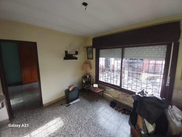 Gran Oportunidad. Casa EN VENTA, Dean Funes 2500, Castelar.