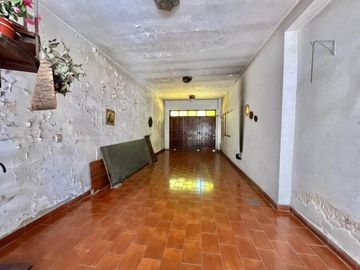 Gran Oportunidad. Casa EN VENTA, Dean Funes 2500, Castelar.