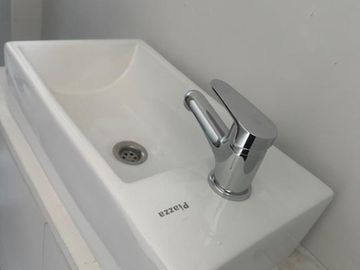 MONOAMBIENTE EN EDIFICIO DE 8 PISOS , DEPTOS  DE 1 Y 2 AMB , CON COCHERAS , BALCON O PATIO , CON SUM ,PISCINA , SAUNA