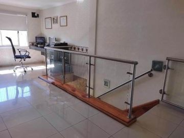 Inmejorable Inmueble de 5 Ambientes Con Cocheras y Piscina