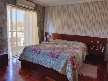 Inmejorable Inmueble de 5 Ambientes Con Cocheras y Piscina
