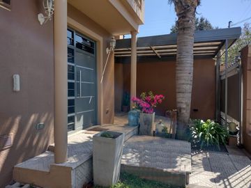 Inmejorable Inmueble de 5 Ambientes Con Cocheras y Piscina