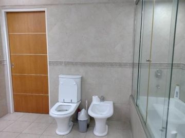 Inmejorable Inmueble de 5 Ambientes Con Cocheras y Piscina