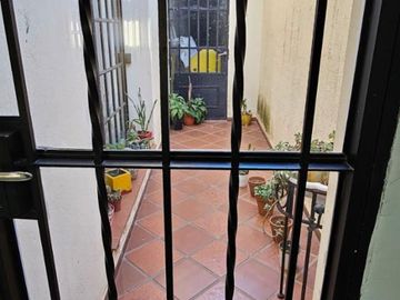 B° Jardin. Hermosa casa Desarrollada en P.B- Con pileta NO APTA BANCOR