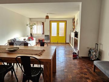 B° Jardin. Hermosa casa Desarrollada en P.B- Con pileta NO APTA BANCOR