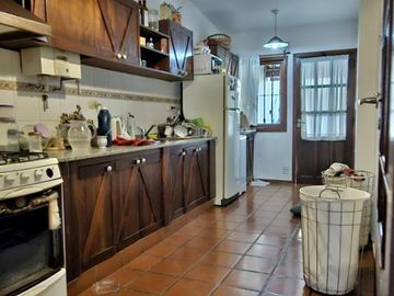 B° Jardin. Hermosa casa Desarrollada en P.B- Con pileta NO APTA BANCOR