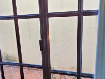 B° Jardin. Hermosa casa Desarrollada en P.B- Con pileta NO APTA BANCOR