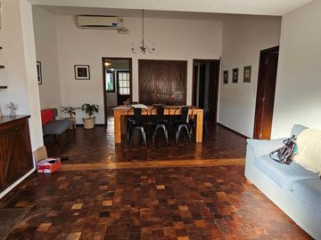 B° Jardin. Hermosa casa Desarrollada en P.B- Con pileta NO APTA BANCOR