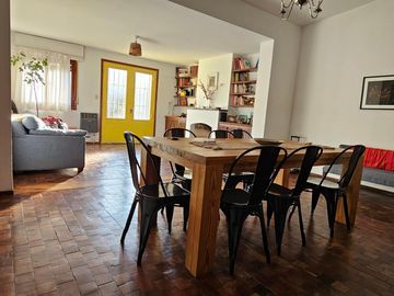 B° Jardin. Hermosa casa Desarrollada en P.B- Con pileta NO APTA BANCOR