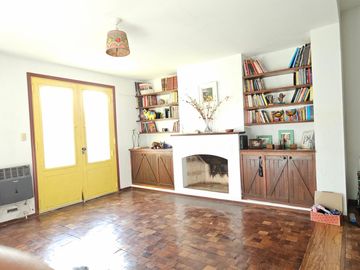 B° Jardin. Hermosa casa Desarrollada en P.B- Con pileta NO APTA BANCOR