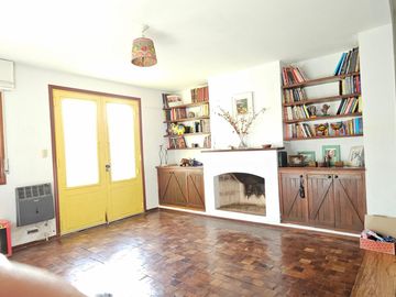 B° Jardin. Hermosa casa Desarrollada en P.B- Con pileta NO APTA BANCOR