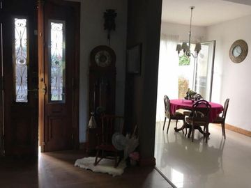 CASA MINIMALISTA DE 4 AMBIENTES