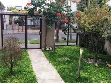 CASA MINIMALISTA DE 4 AMBIENTES