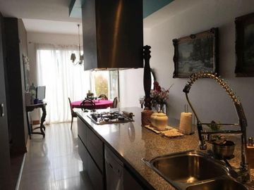 CASA MINIMALISTA DE 4 AMBIENTES