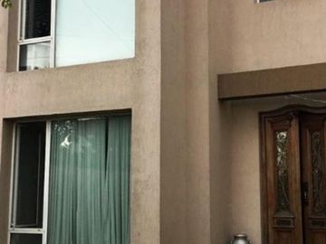 CASA MINIMALISTA DE 4 AMBIENTES