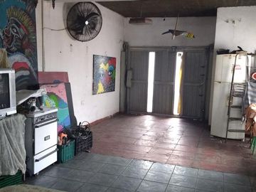 NUEVO VALOR   CASA 3 AMBIENTES CON GARAGE ,  PATIO Y JARDIN