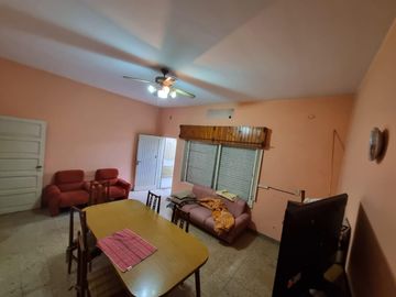EXCELENTE PROPIEDAD 2 LOCALES CON VIVIENDA