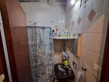 EXCELENTE PROPIEDAD 2 LOCALES CON VIVIENDA