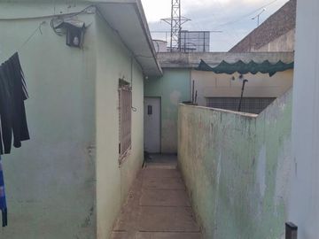 EXCELENTE PROPIEDAD 2 LOCALES CON VIVIENDA