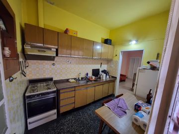 EXCELENTE PROPIEDAD 2 LOCALES CON VIVIENDA