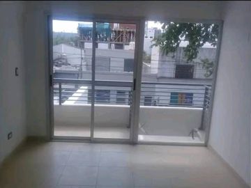 SE VENDE DPTO CON COCHERA EN MORON CENTRO