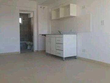 SE VENDE DPTO CON COCHERA EN MORON CENTRO