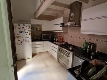 Excelente casa de categoria 6 Ambientes con Cochera -BOEDO-
