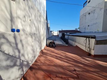Excelente casa de categoria 6 Ambientes con Cochera -BOEDO-