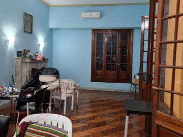 Excelente casa de categoria 6 Ambientes con Cochera -BOEDO-