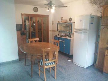 VENTA CASA 3 AMBIENTES COCHERAS Y QUINCHO EXCELENTE ZONA OPORTUNIDAD
