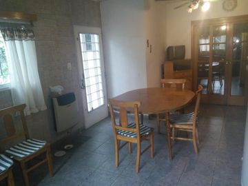 VENTA CASA 3 AMBIENTES COCHERAS Y QUINCHO EXCELENTE ZONA OPORTUNIDAD