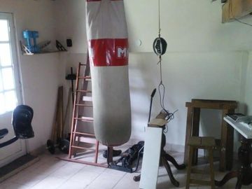 VENTA CASA 3 AMBIENTES COCHERAS Y QUINCHO EXCELENTE ZONA OPORTUNIDAD
