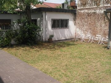VENTA CASA 3 AMBIENTES COCHERAS Y QUINCHO EXCELENTE ZONA OPORTUNIDAD