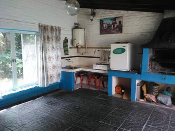 VENTA CASA 3 AMBIENTES COCHERAS Y QUINCHO EXCELENTE ZONA OPORTUNIDAD