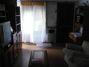 VENTA CASA 3 AMBIENTES COCHERAS Y QUINCHO EXCELENTE ZONA OPORTUNIDAD