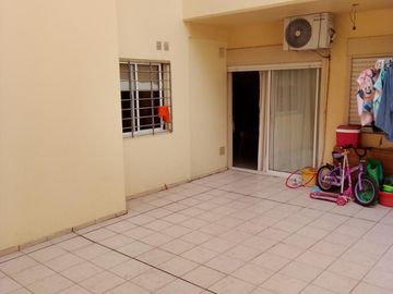 Venta departamento amplio 2 ambientes 66M2 con patio en Villa Devoto